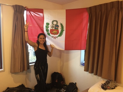 Managed to find a peruvian flag!. // Conseguimos una bandera!