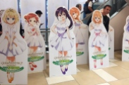 Sexy manga characters promoting brands in malls. // Niñas sexy anunciando promociones en el mall.
